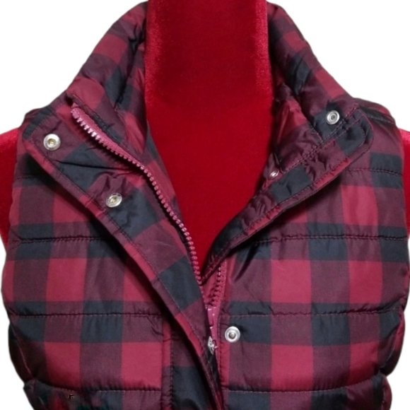 NWOT Gap puffer vest - Picture 6 of 8